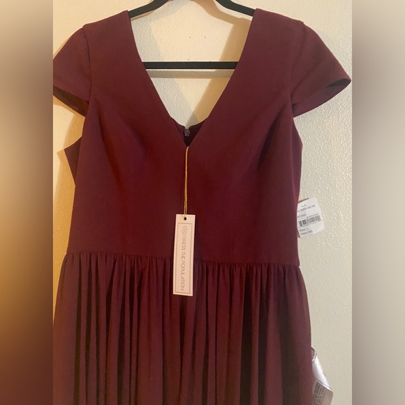Dress The Population - Wome’s Corey Cap Sleeve Crepe Midi Dress - Col: Burgundy - Picture 2 of 6